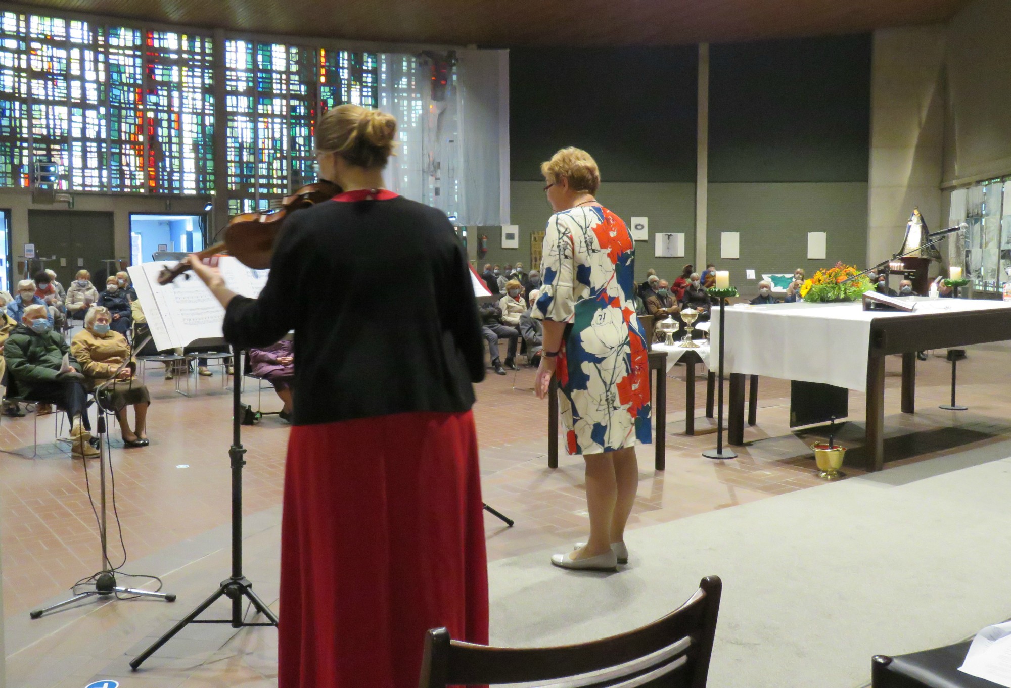 Zang door Myriam Baert, Joannes Thuy aan het orgel, viool door Louise Vanbiervliet